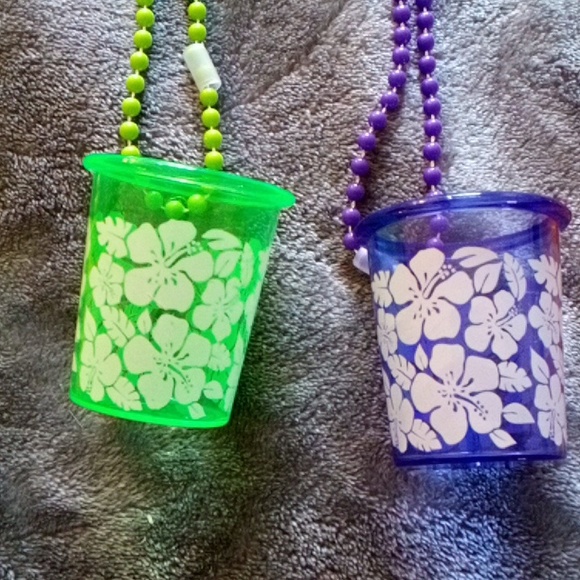 NEW PLASTIC SHOT GLASS FUN NECKLACE!! GREAT FOR ANY PARTY - Picture 3 of 6